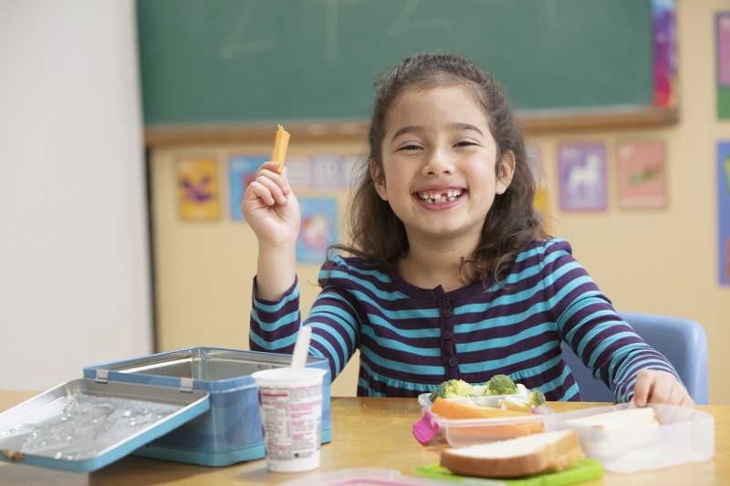 Kid eating lunch